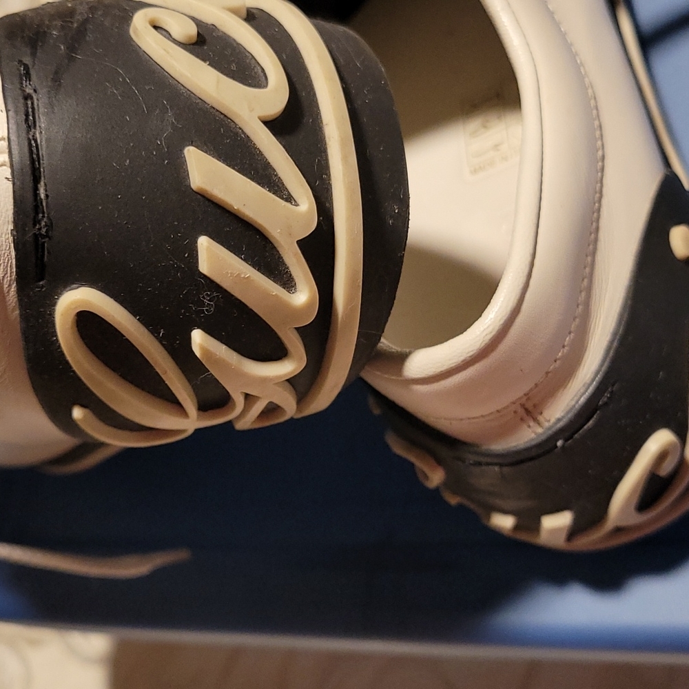 Sneakers - Picture 6 of 10